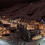 T2 Meuble Tourisme 3 Etoiles, Pied Des Pistes-parking Prive Avec Balcon Et Superbe Vue Les Deux Alpes