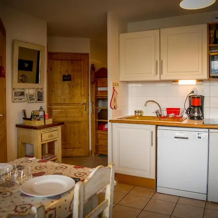 Appartement T2 Meuble Tourisme 3 Etoiles, Pied Des Pistes-parking Prive Avec Balcon Et Superbe Vue *