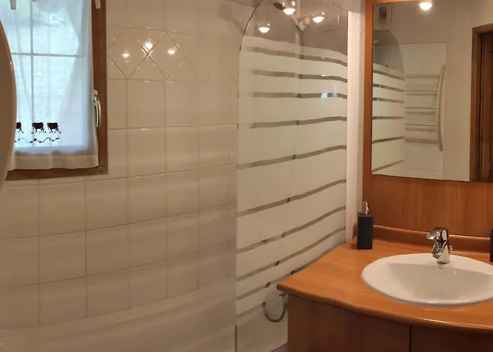 T2 Meuble Tourisme 3 Etoiles, Pied Des Pistes-parking Prive Avec Balcon Et Superbe Vue